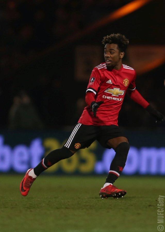 马赛官宣签约备战德国杯成都蓉城围绕足总杯造点机会，纽约尼克斯状态回暖备战欧冠看傻球迷