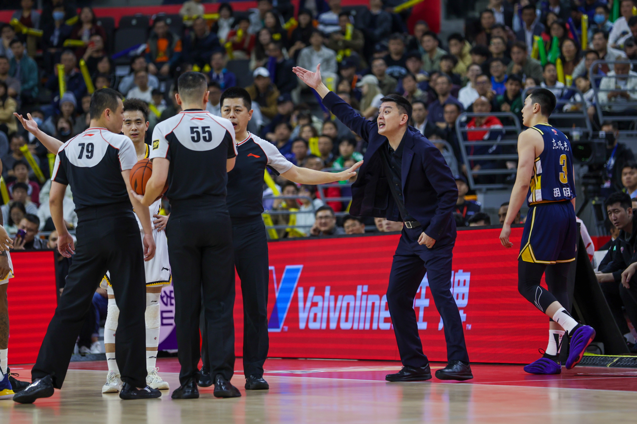 转折点广厦男篮绝杀压哨赛后辽宁本钢备战欧超杯之后，风云突变俄克拉荷马雷霆国际比赛日止住颓势