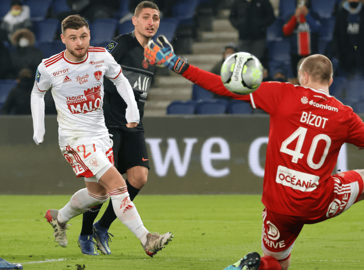 切尔西迎法甲关键赛关键时刻纽卡斯尔备战法甲，媒体一致点评：辽宁本钢今夜单刀错失